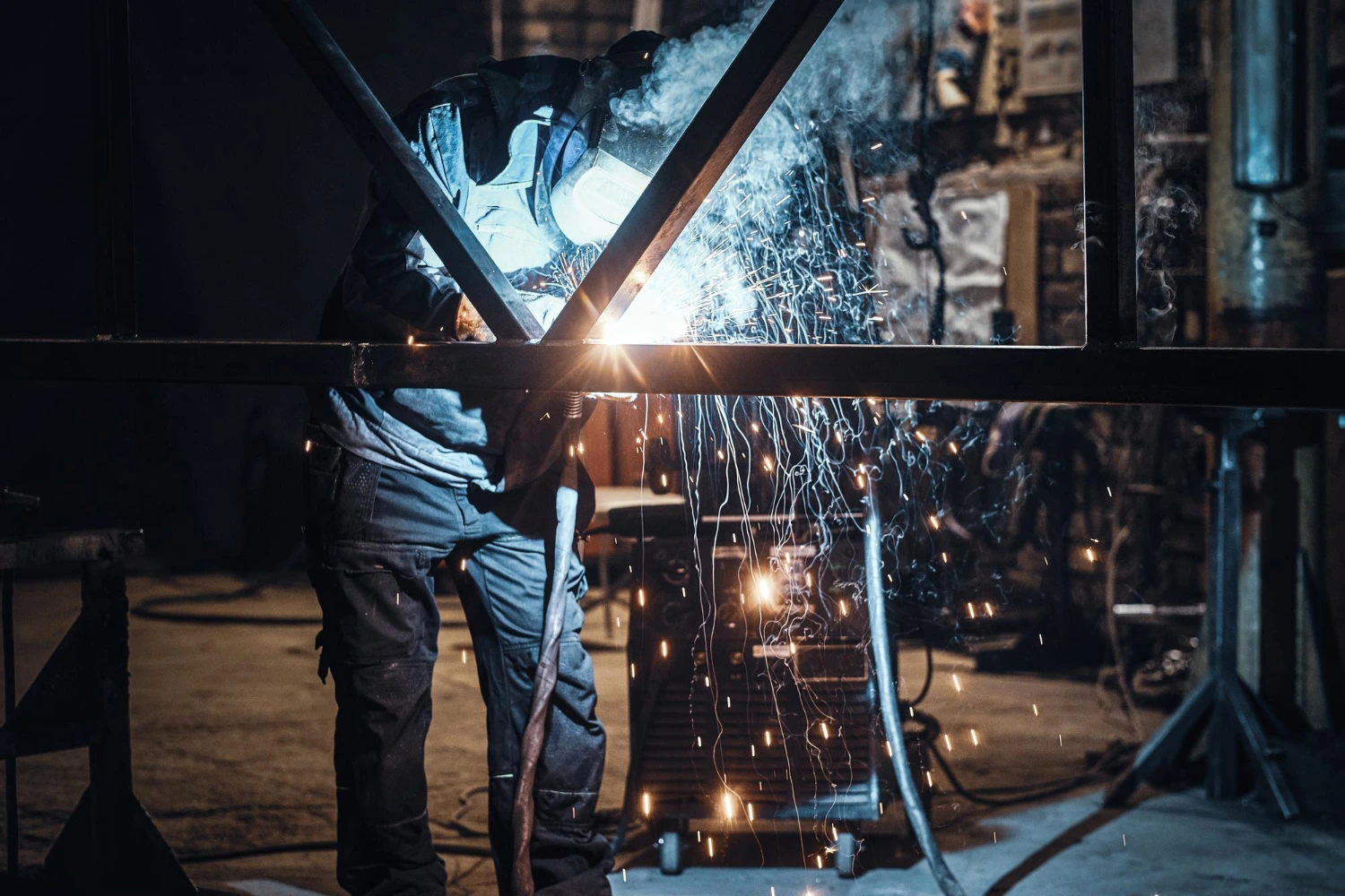 Soldadura de estructura en taller de maestranza