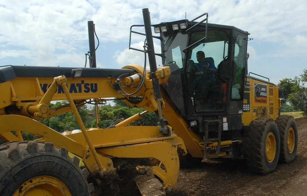 Mantención de motoniveladora Caterpillar 16M